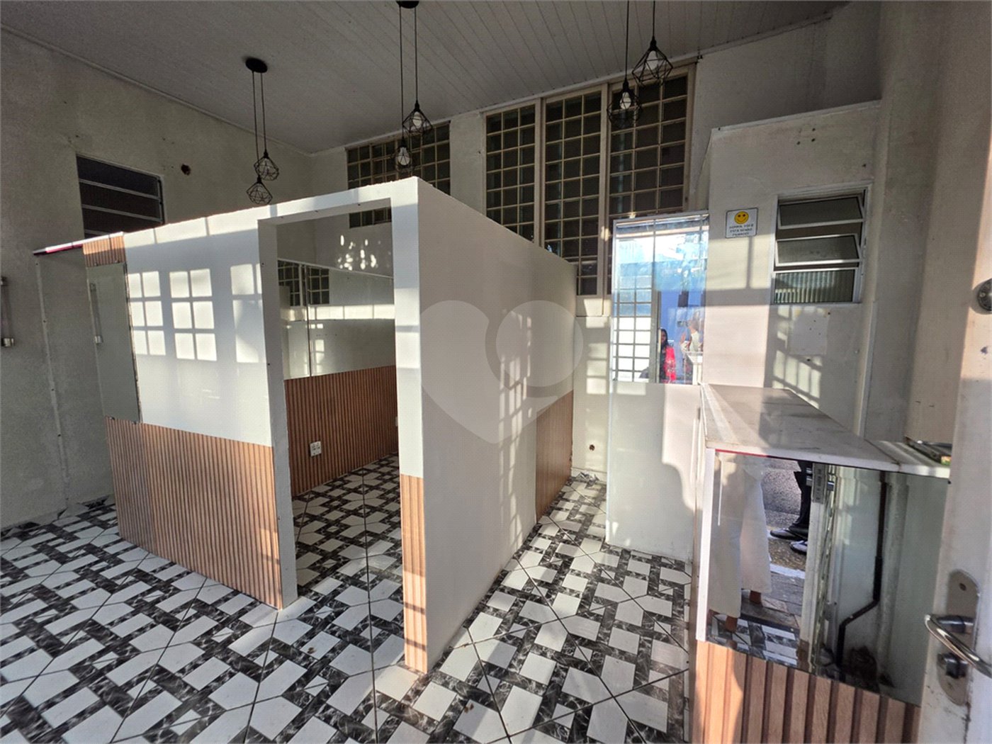 Salão à venda ou para alugar com 3 quartos, sendo 1 suíte, em Jardim Monjolo, São Paulo, SP