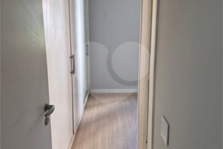 Apartamento à venda com 3 quartos, sendo 1 suíte,  em Cidade São Francisco, São Paulo, SP