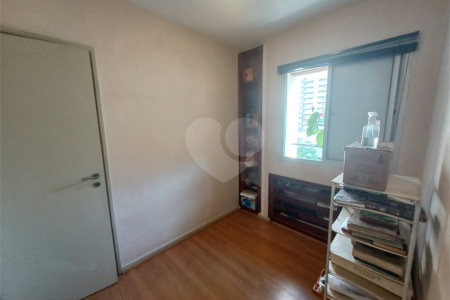 Apartamento à venda com 3 quartos, sendo 1 suíte, em Jardim das Acácias, São Paulo, SP