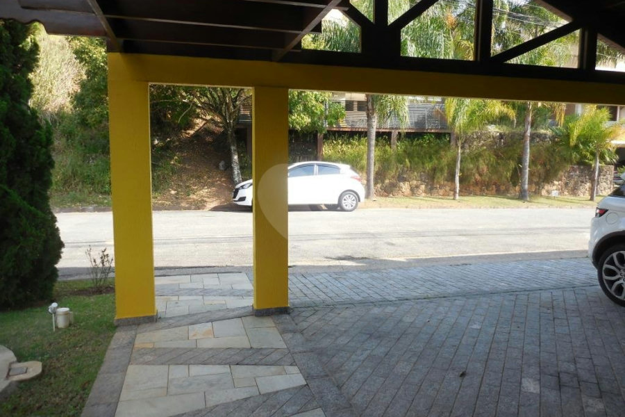 Casa à venda com 3 suítes no condomínio Itatinga I, São Paulo - SP