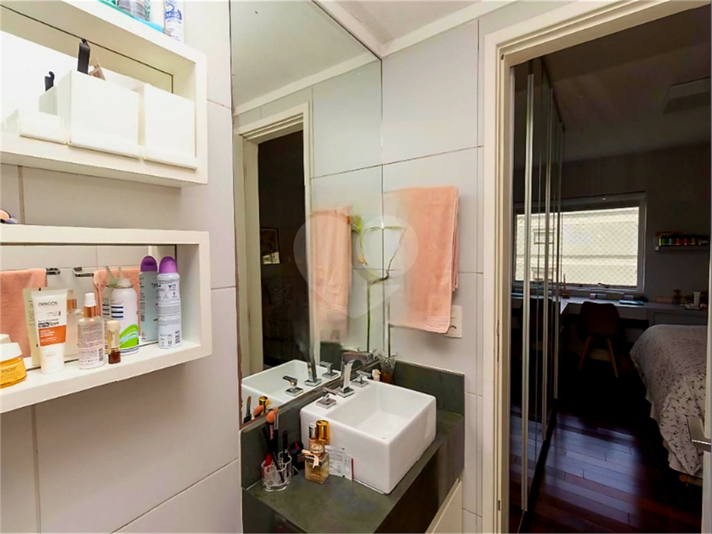 Apartamento à venda com 3 quartos, sendo 2 suítes,  em Pinheiros, São Paulo, SP