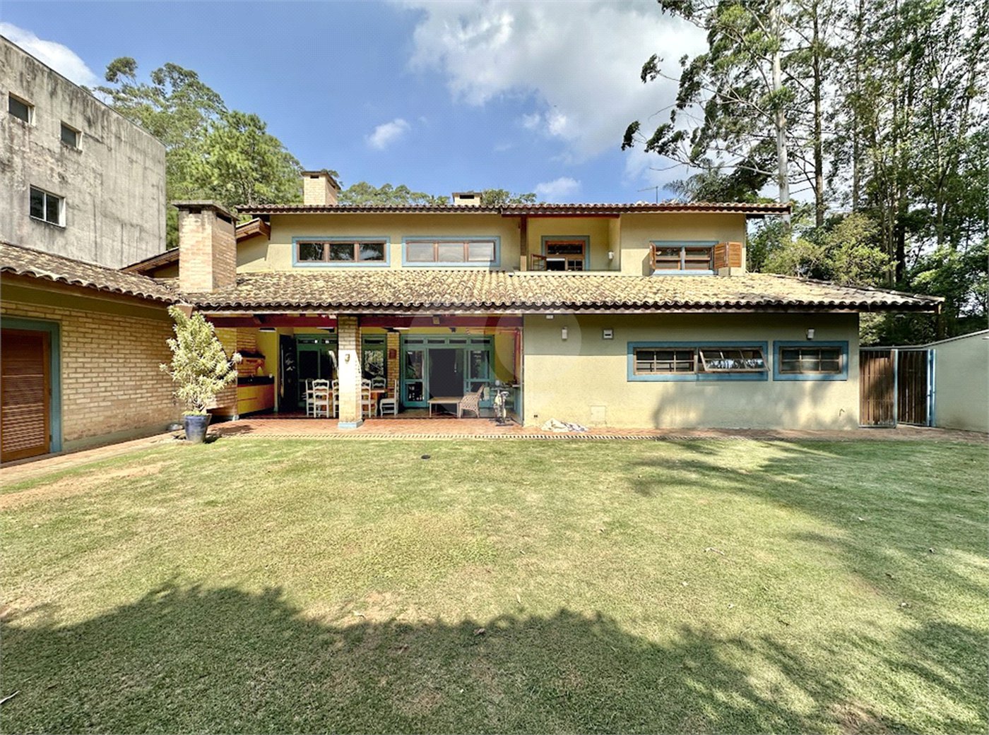 Casa à venda com 4 suítes no condomínio Parque das Artes, Embu das Artes - SP