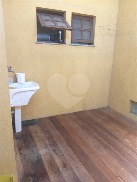 Casa à venda com 3 quartos, sendo 1 suíte, no condomínio Primavera, São Paulo - SP