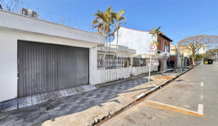 Casa para alugar com 5 quartos, sendo 2 suítes,  no Centro, Suzano, SP