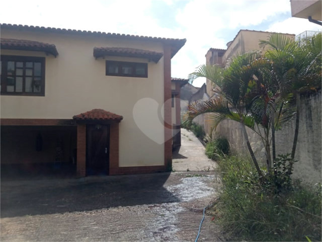 Sobrado à venda com 3 suítes em Santa Terezinha, São Paulo, SP
