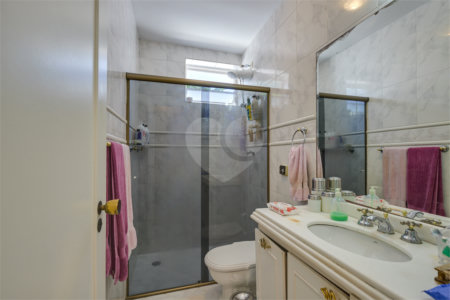 Sobrado à venda com 4 quartos, sendo 2 suítes, em Chácara Santo Antônio (zona Sul), São Paulo, SP