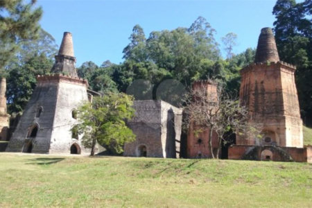 Casa à venda com 2 quartos, sendo 1 suíte, em Região Central, Caieiras, SP