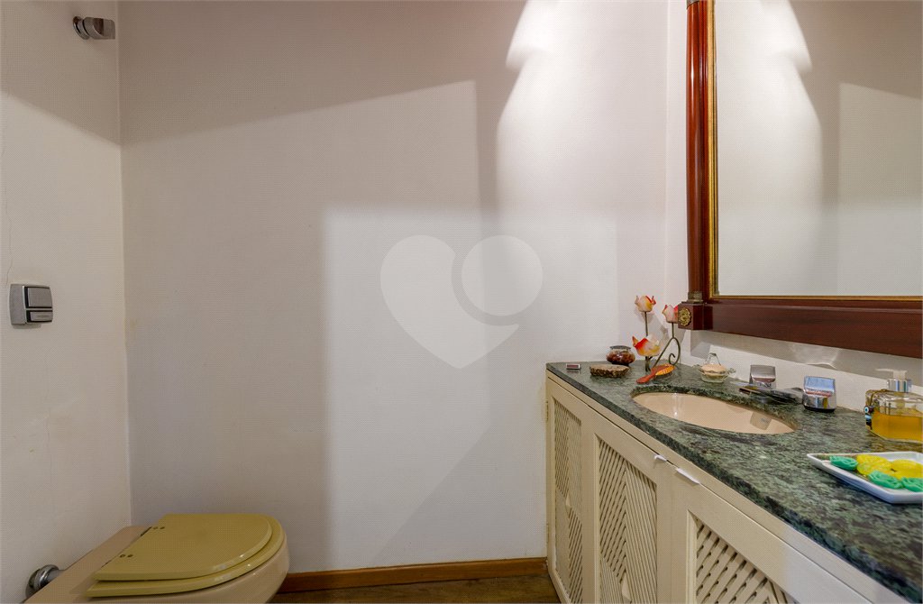 Casa Térrea à venda com 5 quartos, sendo 2 suítes, em Alto da Boa Vista, São Paulo, SP