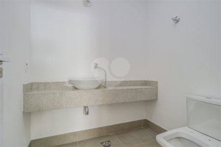 Casa à venda ou para alugar com 3 suítes no condomínio Jardim Flora, São Paulo - SP