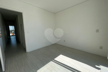Casa à venda com 3 quartos, sendo 1 suíte, em Jardim Semiramis, Cotia, SP