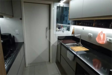 Casa à venda com 3 quartos, sendo 1 suíte, no condomínio Jardim das Palmas, São Paulo - SP