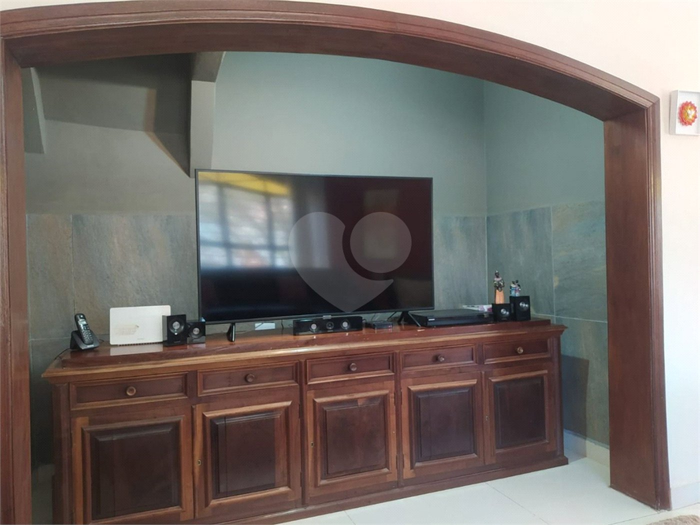 Casa à venda ou para alugar com 3 quartos, sendo 1 suíte, em Estação, São Roque, SP