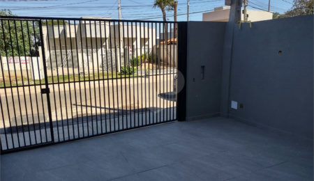 Casa à venda com 2 suítes em Jardim Santo Antônio, Atibaia, SP