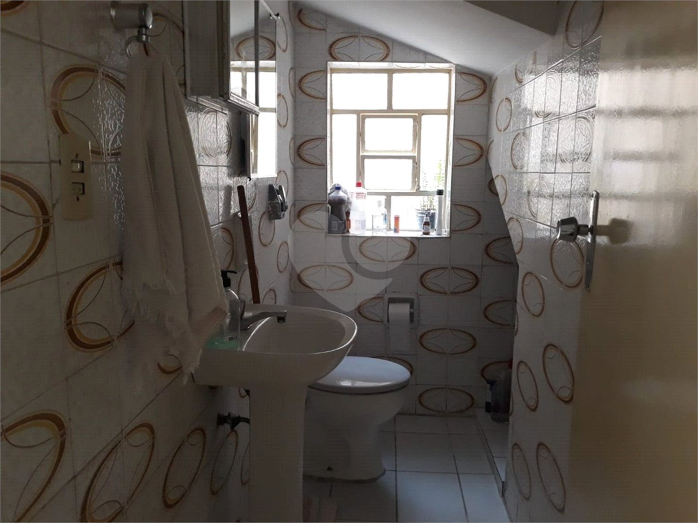 Sobrado à venda com 3 quartos, sendo 1 suíte,  em Esplanada Mendes Moraes, São Roque, SP