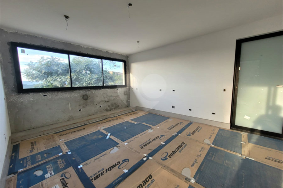 Casa à venda com 6 quartos, sendo 4 suítes, no condomínio Suíça da Cantareira, Mairiporã - SP