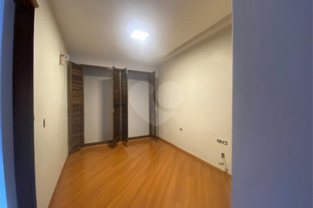 Sobrado à venda com 8 quartos, sendo 2 suítes, em Jardim Franca, São Paulo, SP