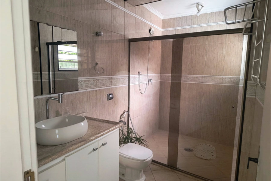 Sobrado à venda com 3 quartos, sendo 1 suíte,  em Vila Palmeiras, São Paulo, SP