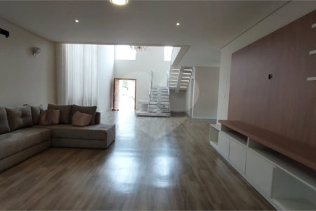 Casa à venda com 3 suítes no condomínio Figueira Garden, Atibaia - SP