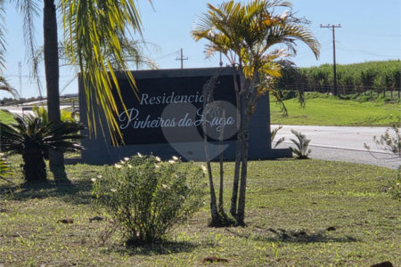 Terreno à venda em Condomínio Residencial Pinheiros do Lago, Alambari, SP