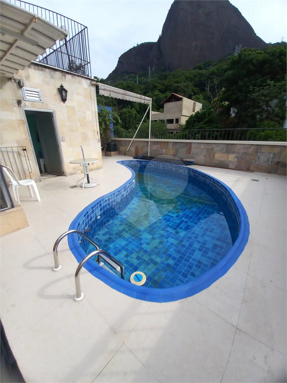 Cobertura à venda com 5 quartos, sendo 2 suítes,  em Grajaú, Rio de Janeiro, RJ