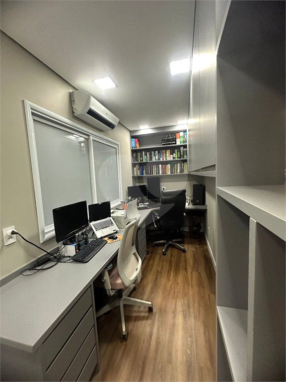 Casa à venda com 4 quartos, sendo 2 suítes, no condomínio Residencial Parque Esplanada, Votorantim - SP