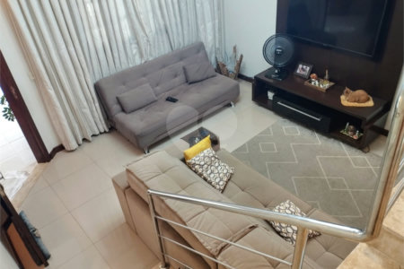 Sobrado à venda com 3 quartos, sendo 1 suíte, em Bosque dos Eucaliptos, São José dos Campos, SP