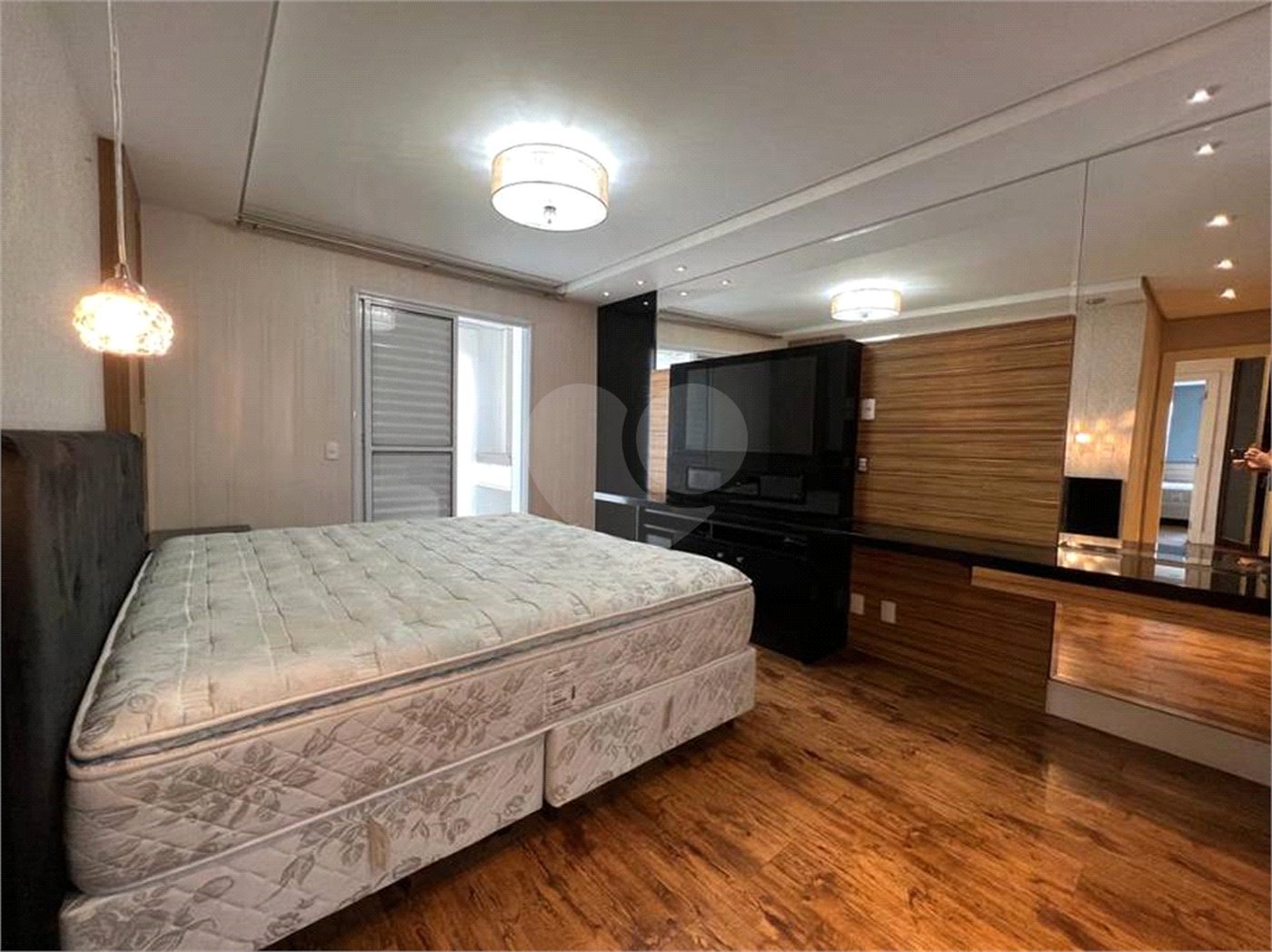 Apartamento à venda com 4 quartos, sendo 3 suítes,  em Vila Oliveira, Mogi das Cruzes, SP