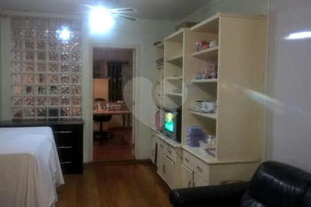 Sobrado à venda com 4 quartos, sendo 1 suíte, em Campo Belo, São Paulo, SP