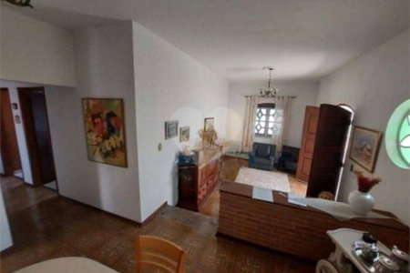 Casa à venda com 3 quartos, sendo 1 suíte, no Centro, Vinhedo, SP