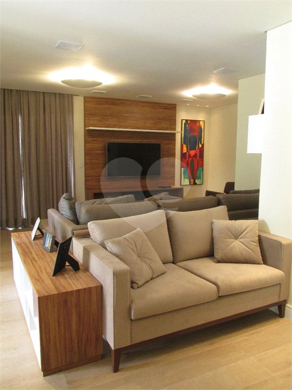 Casa à venda com 3 quartos, sendo 1 suíte, no condomínio Alpes de Vinhedo, Vinhedo - SP
