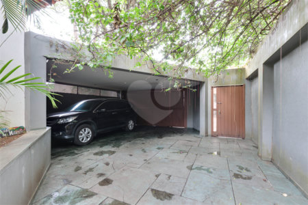Casa Térrea à venda com 4 quartos, sendo 2 suítes, em Alto da Boa Vista, São Paulo, SP
