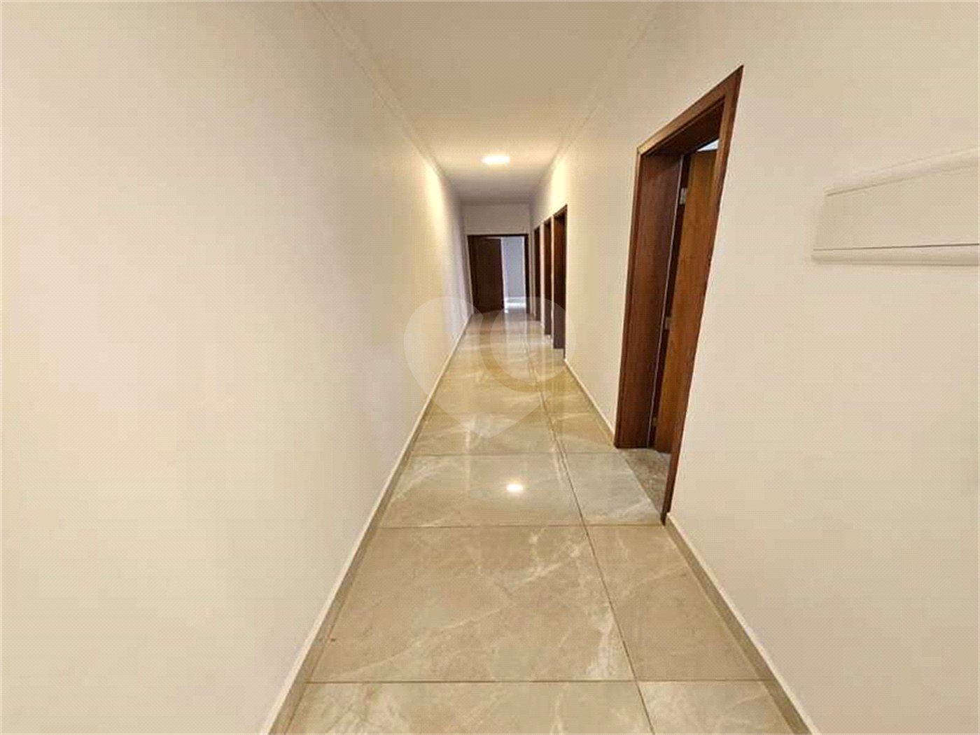 Casa à venda com 3 quartos, sendo 1 suíte, no condomínio Vista Verde, Indaiatuba - SP