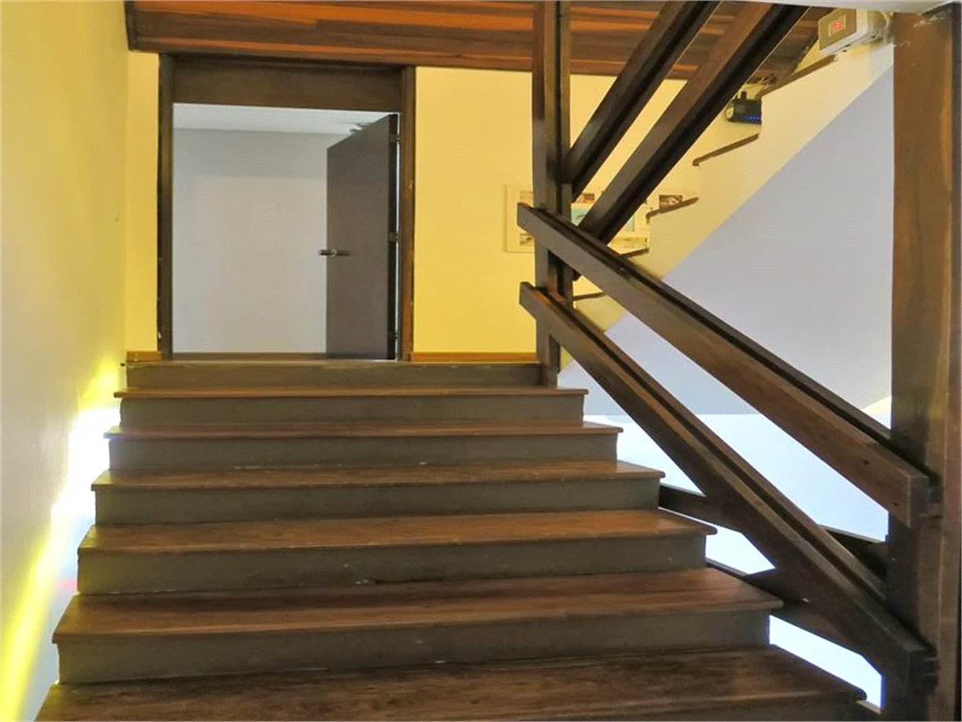 Casa à venda com 4 quartos, sendo 2 suítes,  em Jardim Leonor, São Paulo, SP