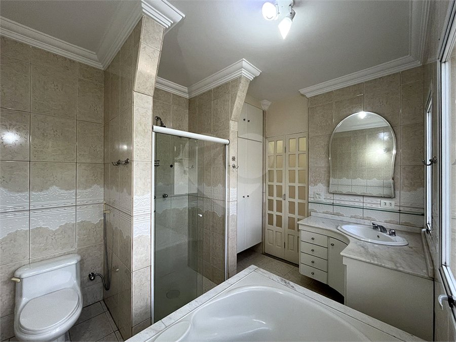 Casa para alugar com 4 quartos, sendo 2 suítes, no condomínio Porto Fino, São Paulo - SP