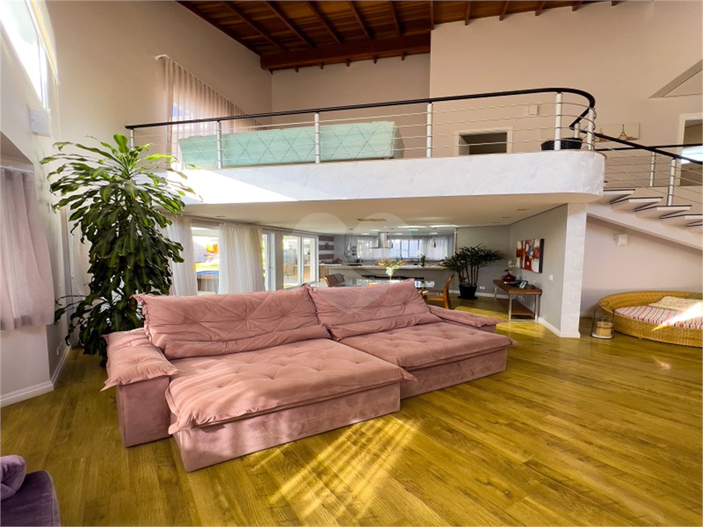 Casa à venda ou para alugar com 3 suítes no condomínio Figueira Garden, Atibaia - SP