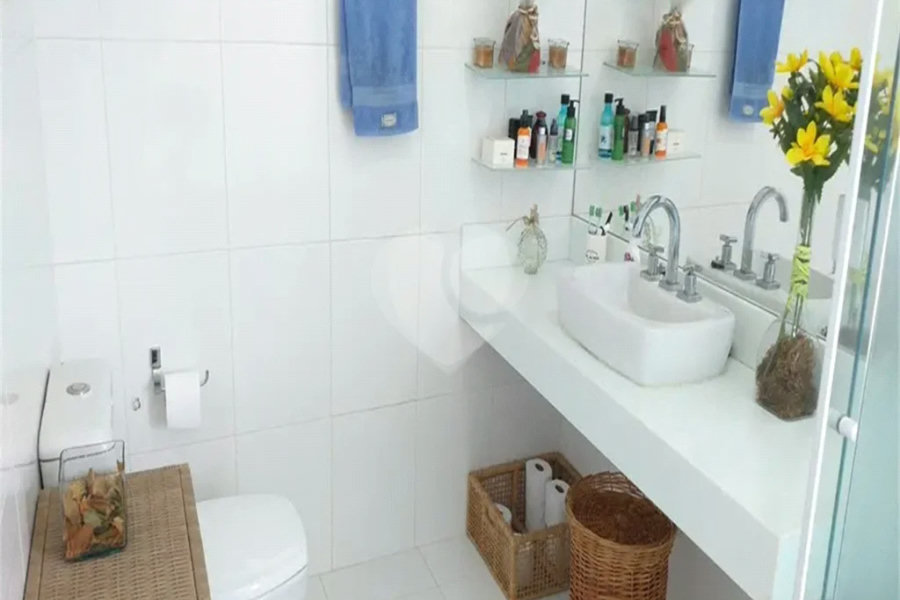 SOBRADO MOBILIADO DE 199,0 M² COM 02 SUITES, 04 VAGAS E PISCINA PARA VENDA NO JARDIM VIRGINIA BIANCA