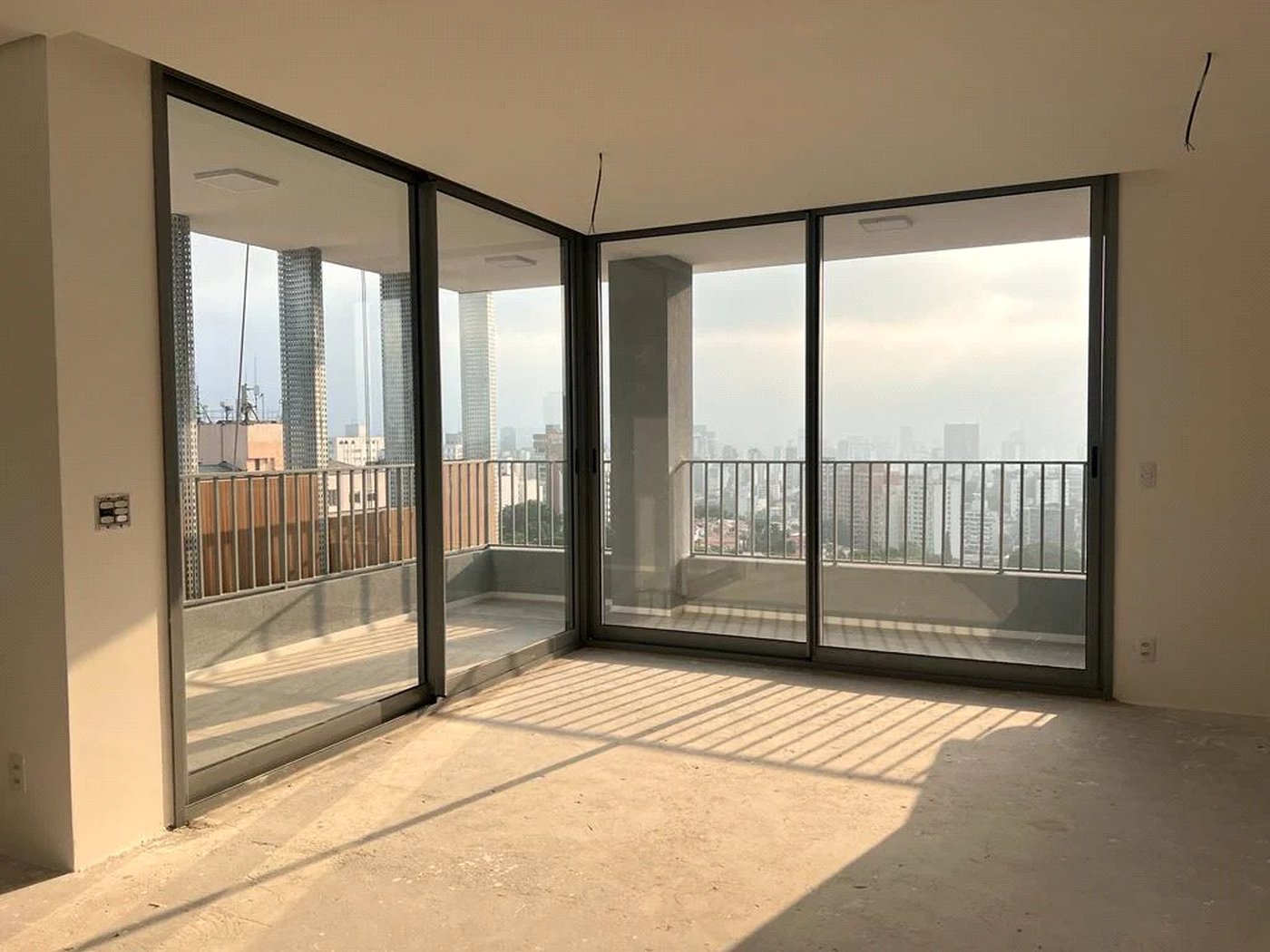 Apartamento à venda com 3 quartos, sendo 1 suíte,  em Pinheiros, São Paulo, SP