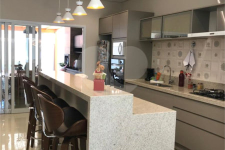 Casa à venda com 3 suítes no condomínio Reserva Real, Paulínia - SP