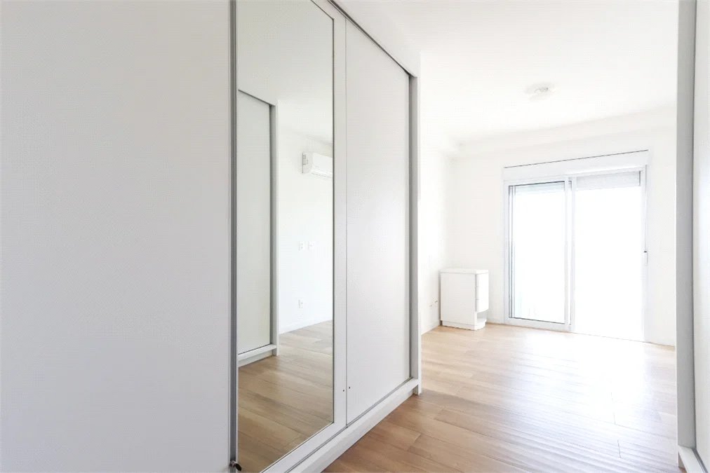 Apartamento à venda com 3 suítes em Vila Anastácio, São Paulo, SP
