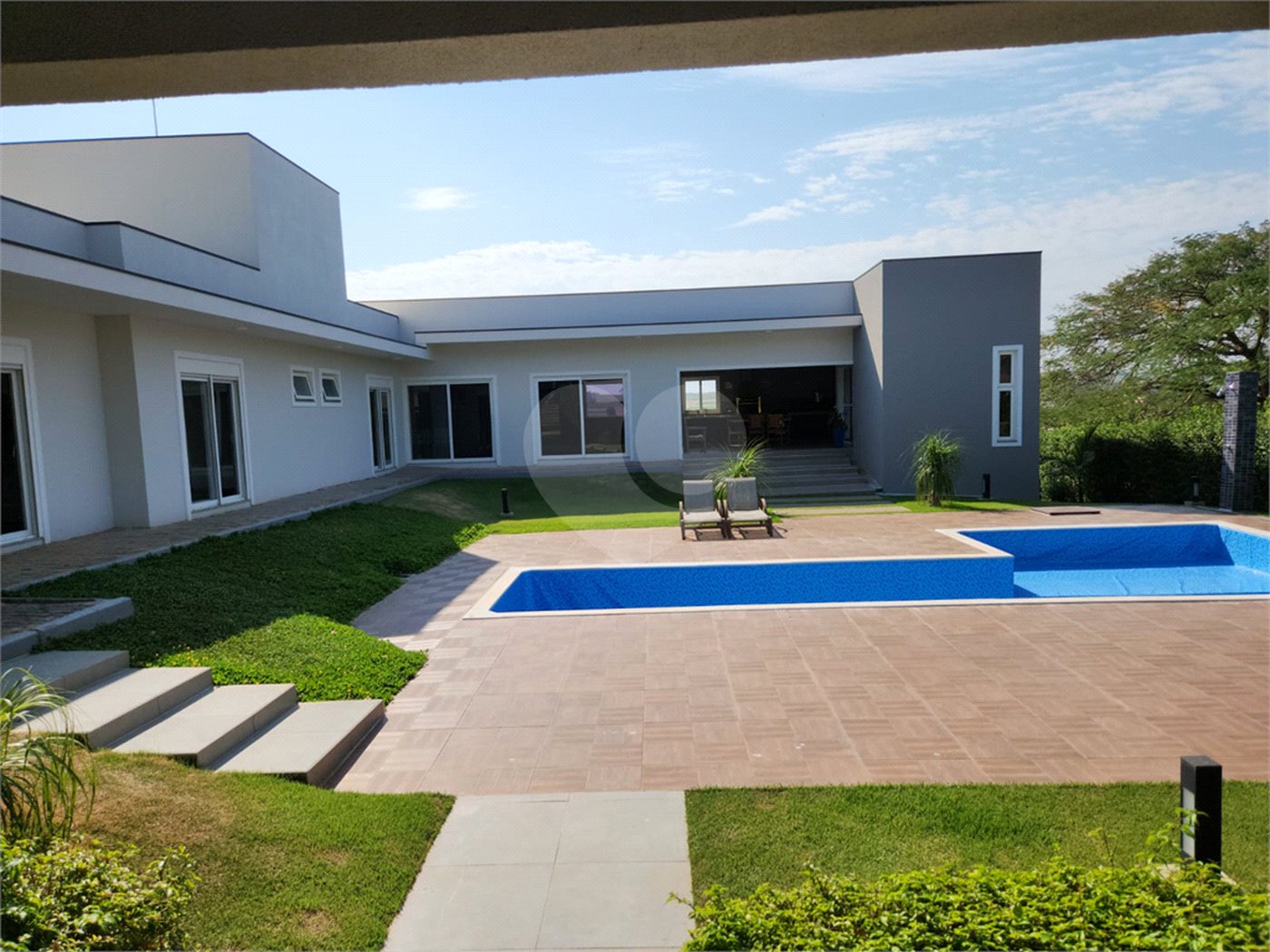 Casa à venda com 4 quartos, sendo 3 suítes, no condomínio Terras de Mont Serrat, Salto - SP