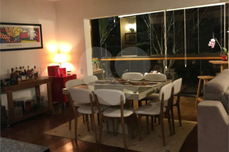 Apartamento à venda com 4 quartos, sendo 2 suítes, em Vila Mariana, São Paulo, SP