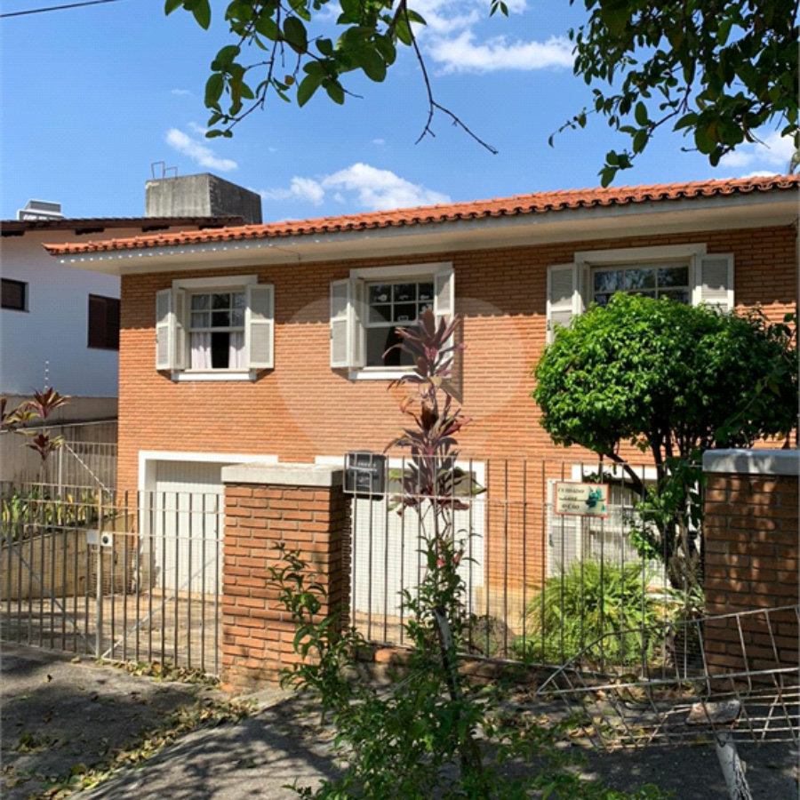 Casa à venda com 4 quartos, sendo 1 suíte, em Caxingui, São Paulo, SP