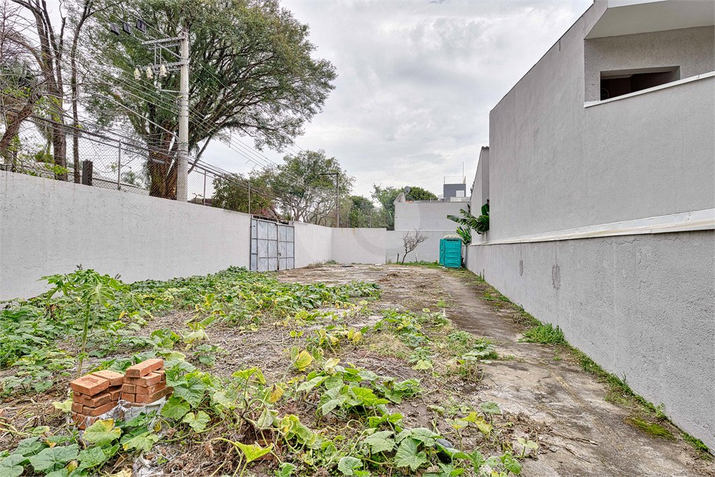 Sobrado à venda com 3 quartos, sendo 1 suíte, em Alto da Boa Vista, São Paulo, SP