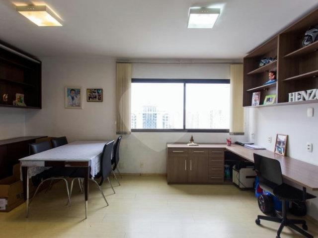 Apartamento à venda com 2 quartos, sendo 1 suíte,  em Moema, São Paulo, SP