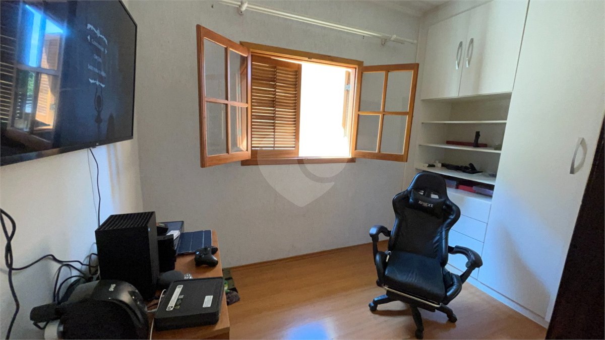 Sobrado à venda com 3 quartos, sendo 2 suítes, em Cidade São Francisco, São Paulo, SP