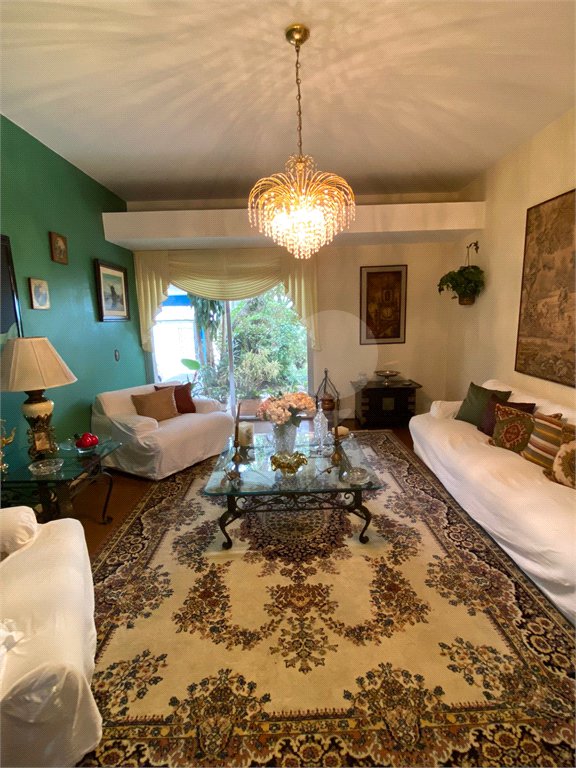 Casa à venda com 4 quartos, sendo 1 suíte,  em Vila Oliveira, Mogi das Cruzes, SP