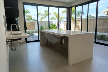 Casa à venda com 3 suítes no condomínio Villa Sapezal, Indaiatuba - SP