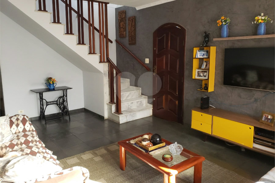 Sobrado à venda com 3 quartos, sendo 1 suíte,  em Vila Gustavo, São Paulo, SP