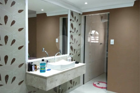 Sobrado à venda com 3 quartos, sendo 1 suíte,  em Jardim Santa Rita de Cássia, Suzano, SP