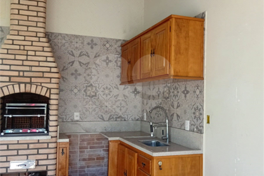 Casa à venda com 3 suítes no condomínio Residencial Jd. Floresta, São Paulo - SP